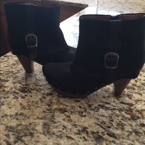 Black Earthies boots